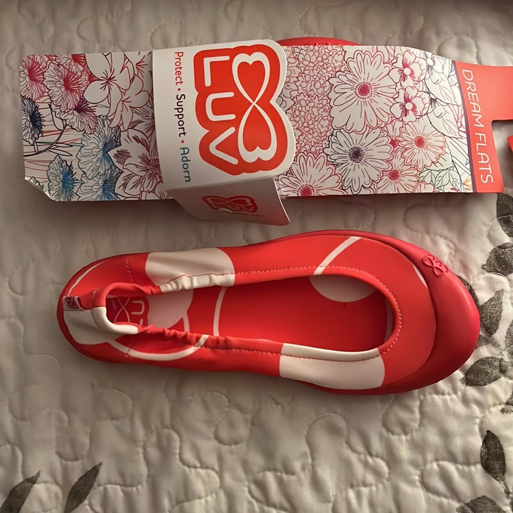 1/$10 or 2/$15 LUV DREAM FLATS Large Lunar Dot Red Euro size 31 (13-13.5)